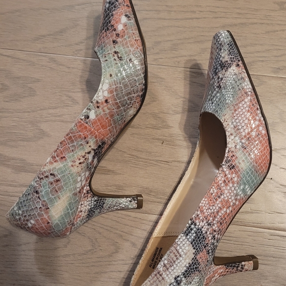 Karen Scott Shoe - Picture 2 of 5